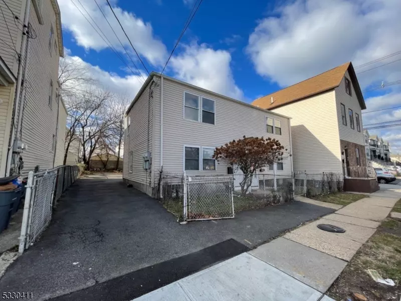 658 Court St, Elizabeth City, NJ 07206