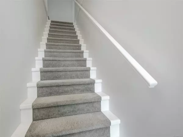 Victoria, BC V8V 2Z2,1016 Southgate St #6