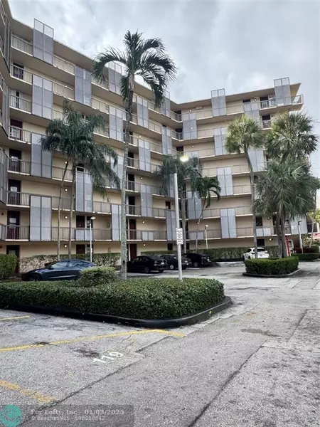 3301 N Country Club Dr  #506, Miami, FL 33180