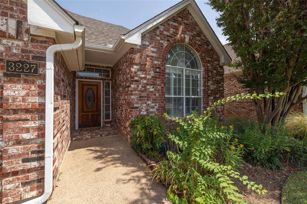 Arlington, TX 76017,3227 Village Oak Drive