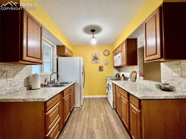 Colorado Springs, CO 80910,1873 Saratoga DR