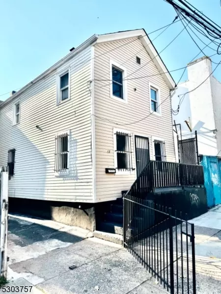 12 Thomas St, Newark City, NJ 07114