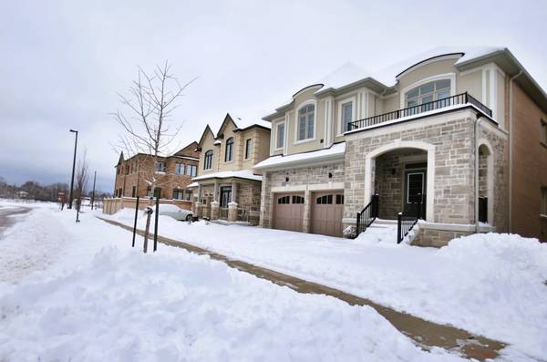 35 Valleo ST, Georgina, ON L4P 0K1