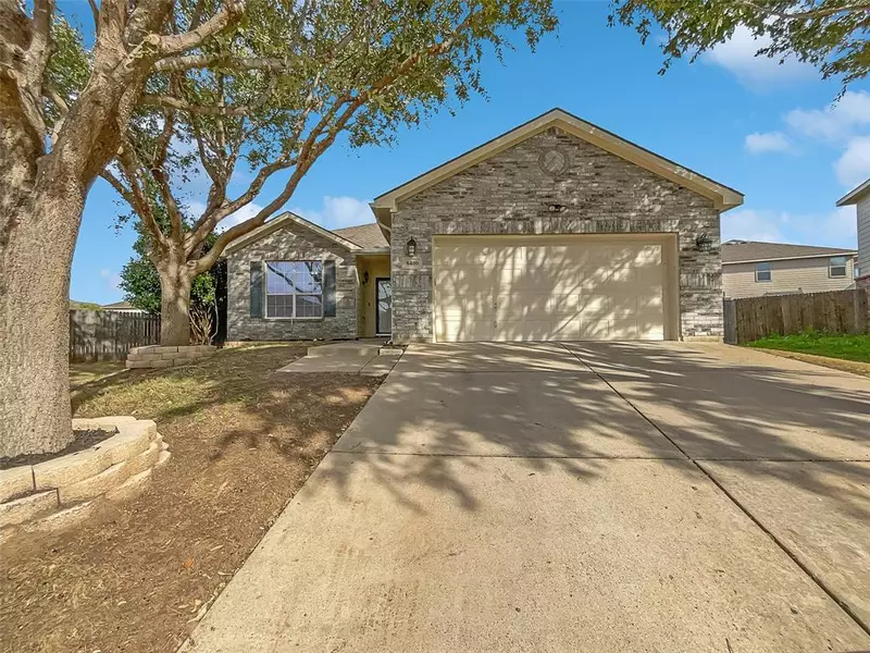 8400 Star Thistle Drive, Fort Worth, TX 76179