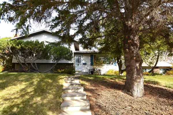 Calgary, AB T3B 4P6,143 Silver Ridge Rise NW