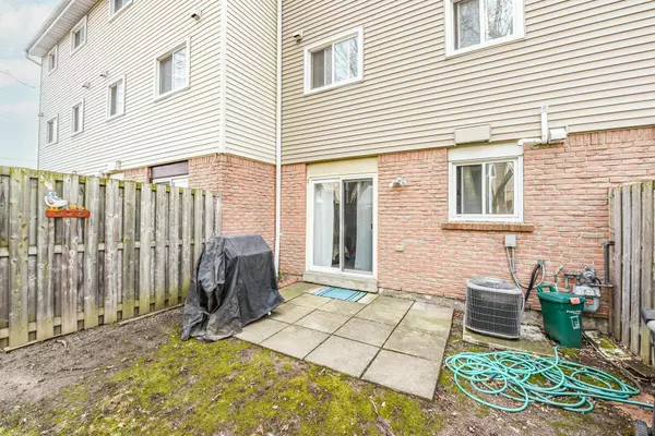 Brampton, ON L6T 4C4,47 Ellis DR N #47