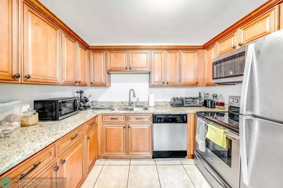 810 Lake Shore Dr  #40, Lake Park, FL 33403