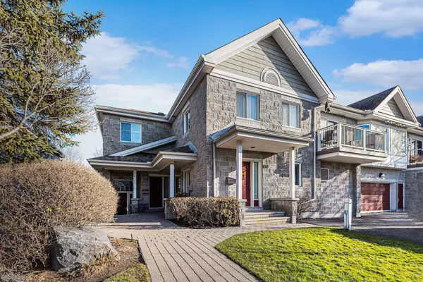 102 Robson CT, Kanata, ON K2K 2W1