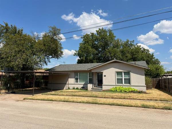 516 S Oak Street, Archer City, TX 76351