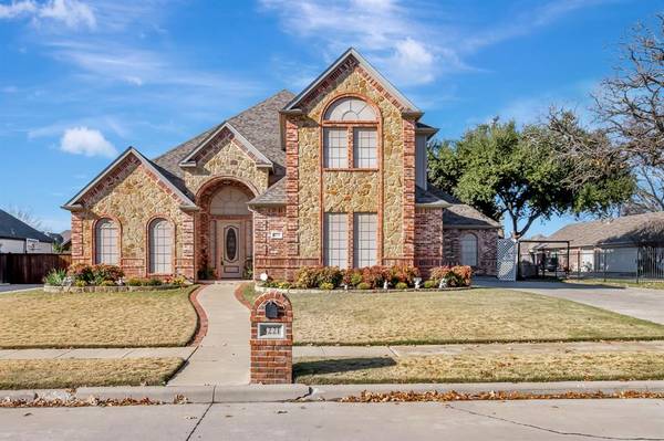 8221 Thornhill Drive, North Richland Hills, TX 76182