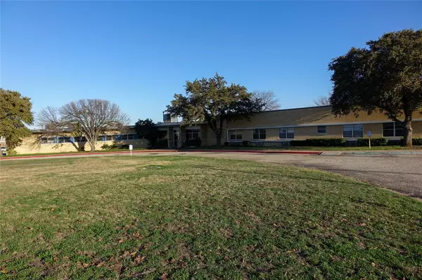 701 S Cherry Lane, White Settlement, TX 76108