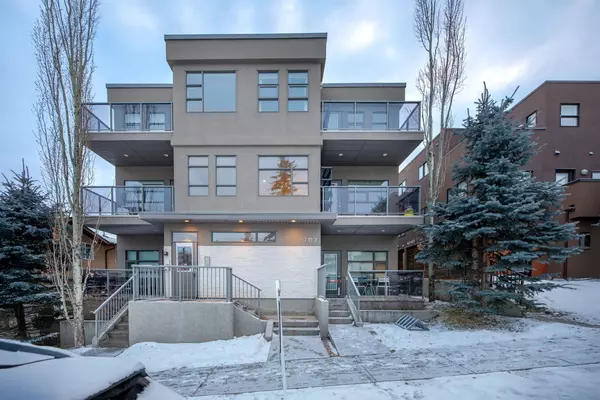 1707 27 AVE Southwest #203, Calgary, AB T2T 1G9