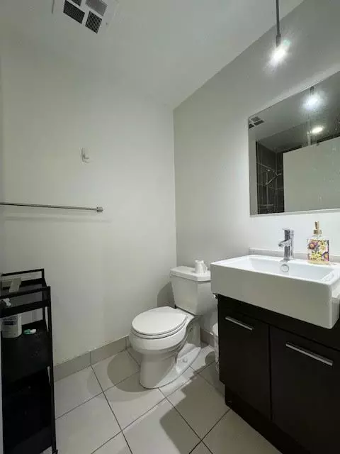 Toronto C01, ON M5G 1N6,770 Bay ST #912 Br2