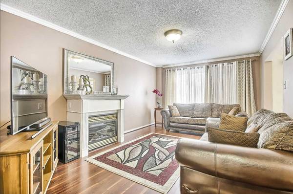 Newmarket, ON L3X 2M5,97 Clearmeadow BLVD