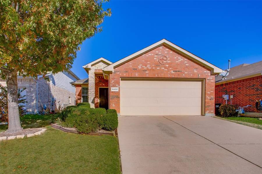 5932 Kristen Drive, Fort Worth, TX 76131