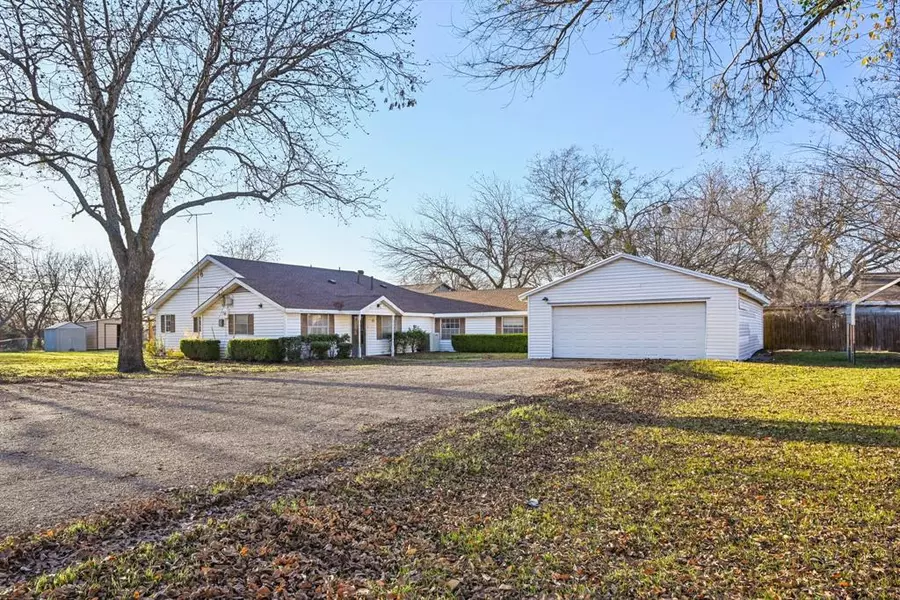 306 W Conner Street, Garrett, TX 75119