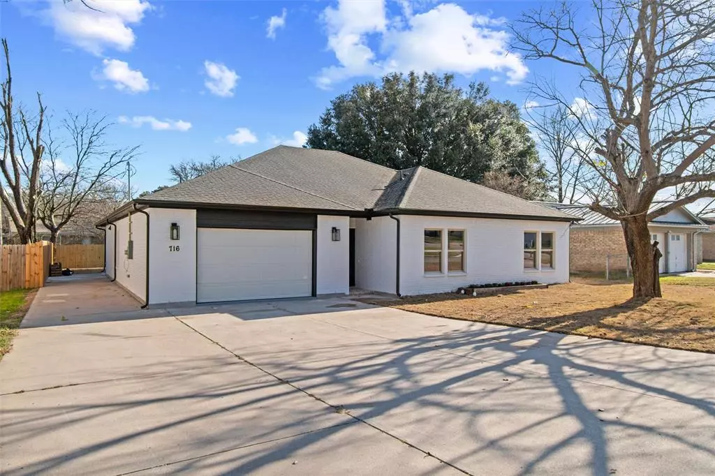 Azle, TX 76020,716 James Street