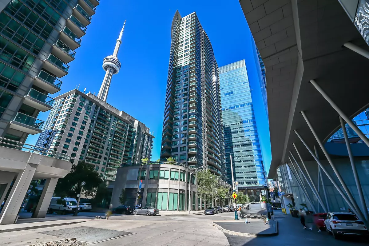 Toronto C01, ON M5J 3A4,30 Grand Trunk CRES #709