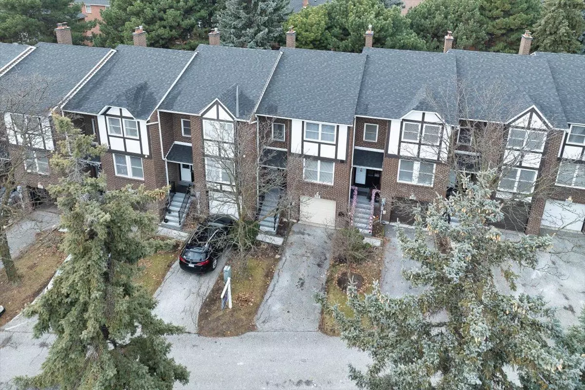 Markham, ON L3T 4T5,318 Simonston BLVD #45