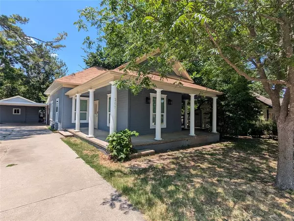 207 N Brazos Street,  Weatherford,  TX 76086