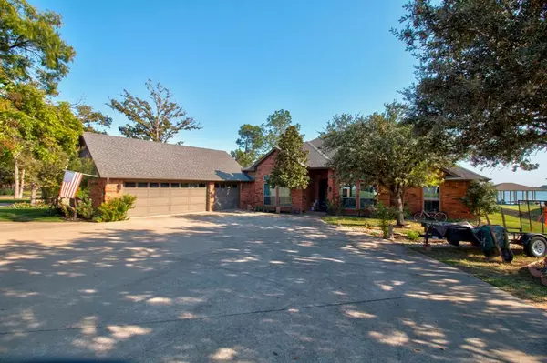 821 Kiowa Drive W, Gainesville, TX 76240