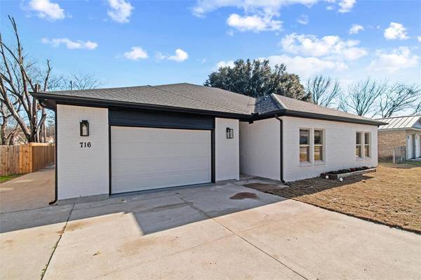 Azle, TX 76020,716 James Street