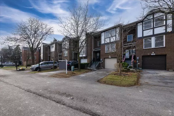 Markham, ON L3T 4T5,318 Simonston BLVD #45