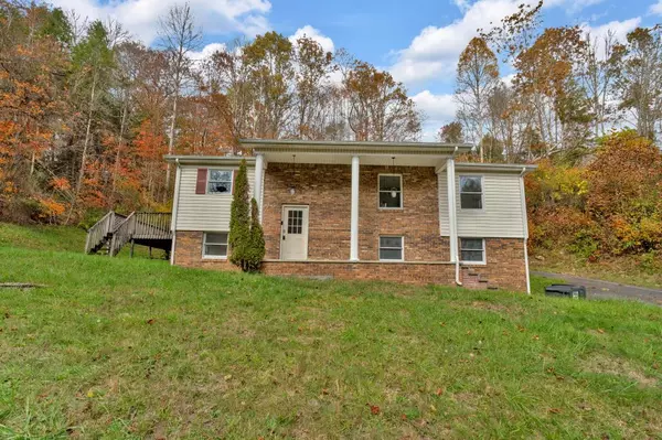 1683 GRAVEL LICK RD, Castlewood, VA 24224