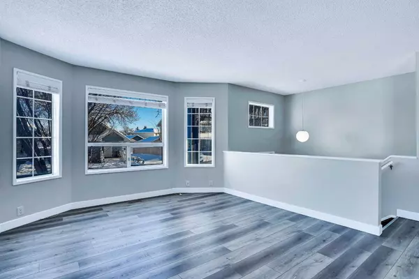 Calgary, AB T3J 3M3,178 Martinridge CRES NE