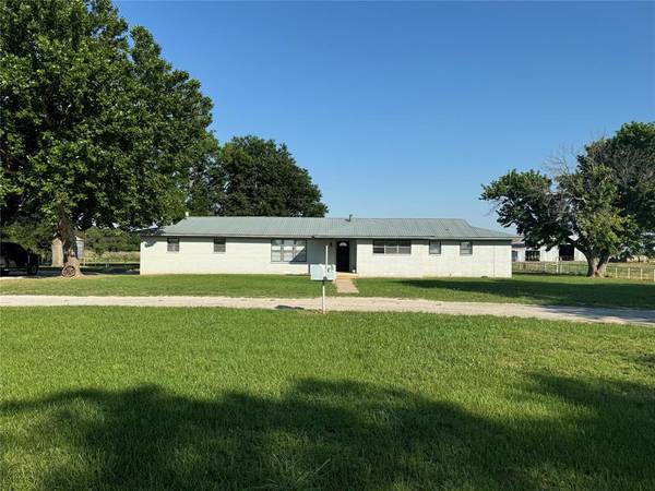 1411 Parker Dairy Road, Alvord, TX 76225