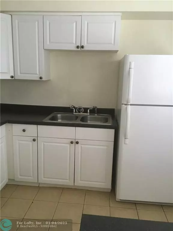 Miami Beach, FL 33141,625 84 ST  #4