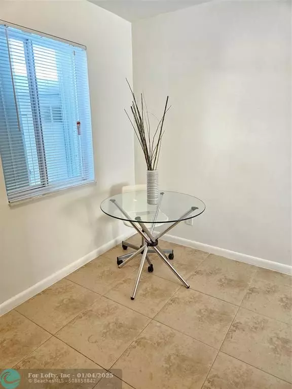 Hallandale Beach, FL 33009,932 Moffett St  #5