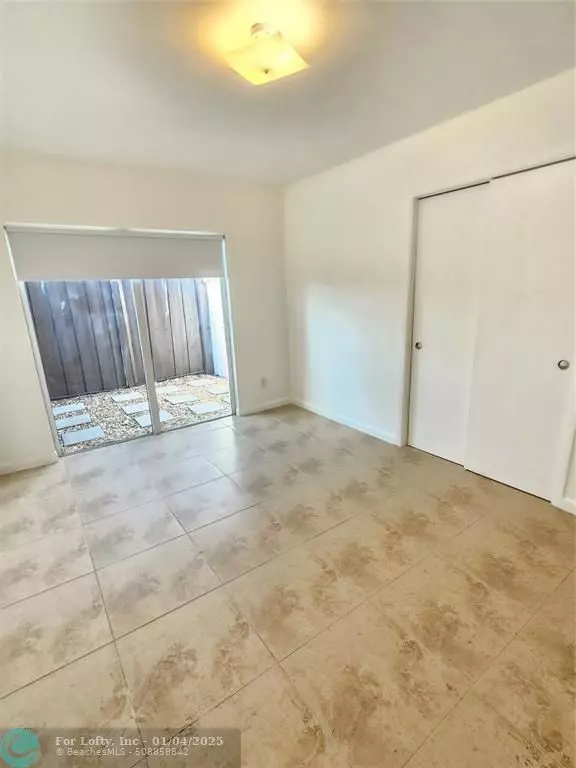 Hallandale Beach, FL 33009,932 Moffett St  #5