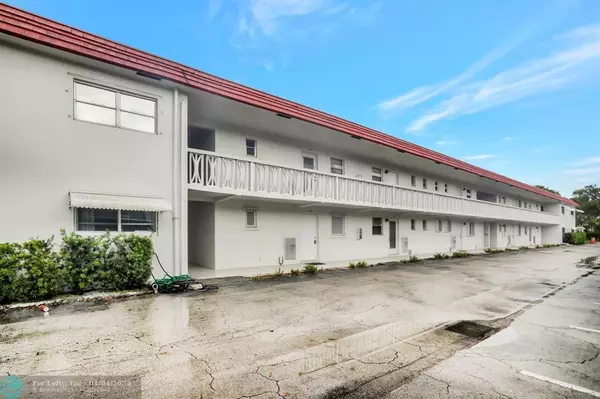 Deerfield Beach, FL 33441,899 SE 2nd Ave  #119