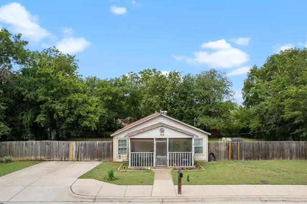 Mansfield, TX 76063,308 Short Street