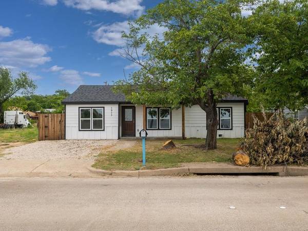 5913 Wichita Street, Forest Hill, TX 76119