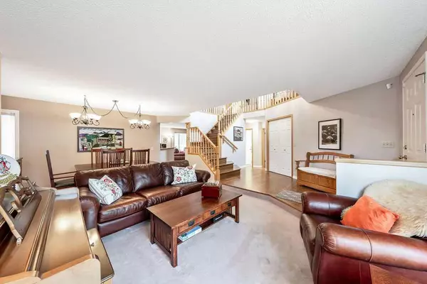 Calgary, AB T2Z 2J5,2256 Douglasbank CRES Southeast