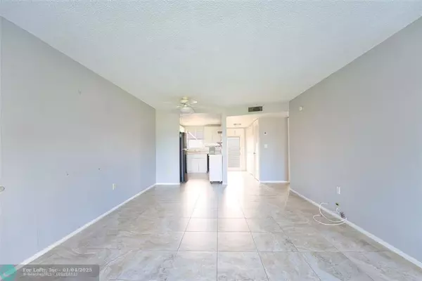 Sunrise, FL 33322,7991 N Sunrise Lakes Dr N  #109