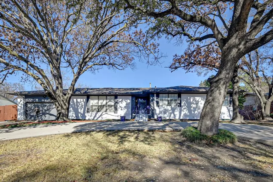 4313 Clayton Road W, Fort Worth, TX 76116