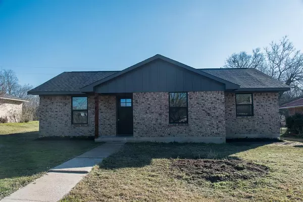 905 Mockingbird, Wolfe City, TX 75496