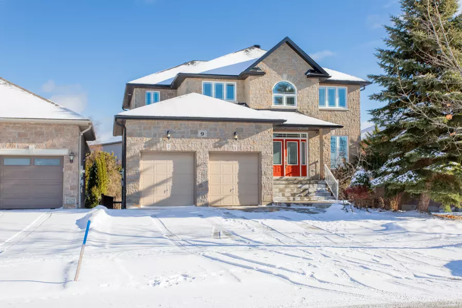 9 Margaret DR, Barrie, ON L4M 6Y6