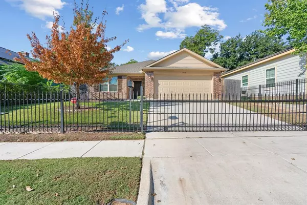 1213 E Davis Avenue, Fort Worth, TX 76104