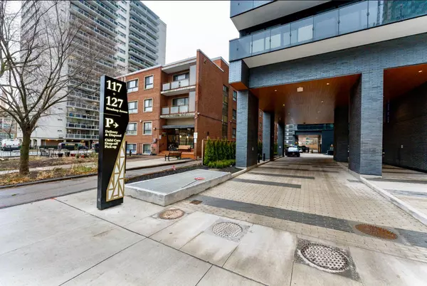 Toronto C10, ON M4P 1V4,127 Broadway AVE #1007