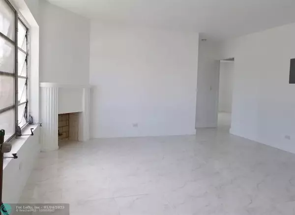 Miami Beach, FL 33141,8141 Crespi Blvd  #2