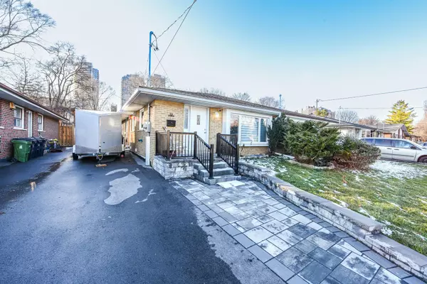 18 Lormar DR #Lower, Toronto W08, ON M9B 4V6