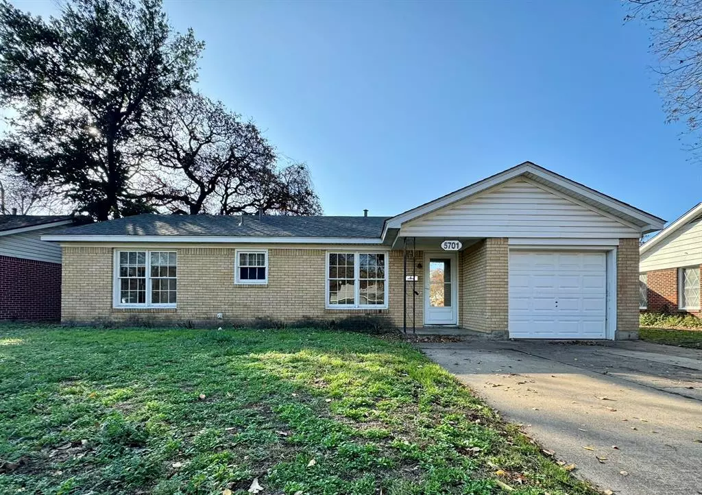 River Oaks, TX 76114,5701 S Schilder Drive S