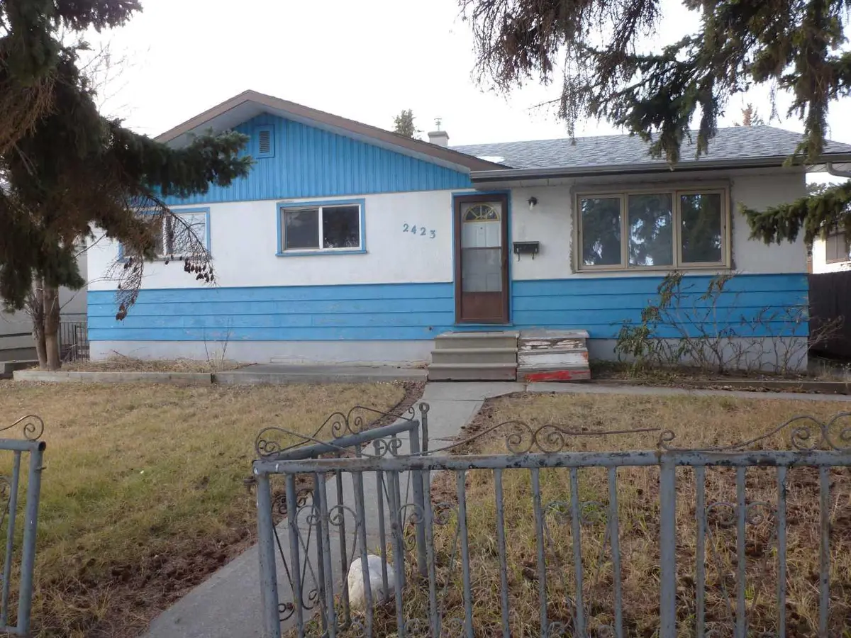 2423 39 ST SE, Calgary, AB T2B 1A8