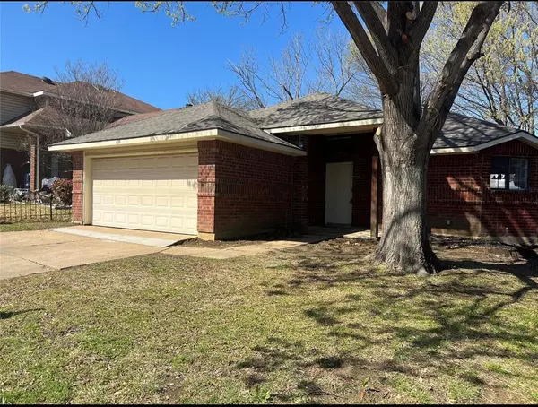 819 Lovingham Drive, Arlington, TX 76017