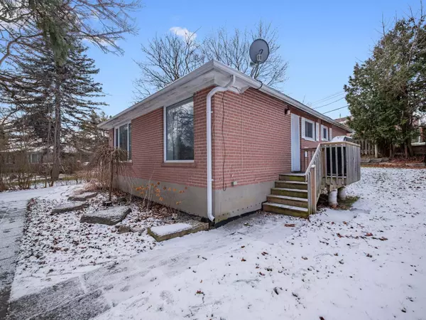 25 Algonquin CRES, Aurora, ON L4G 3E6