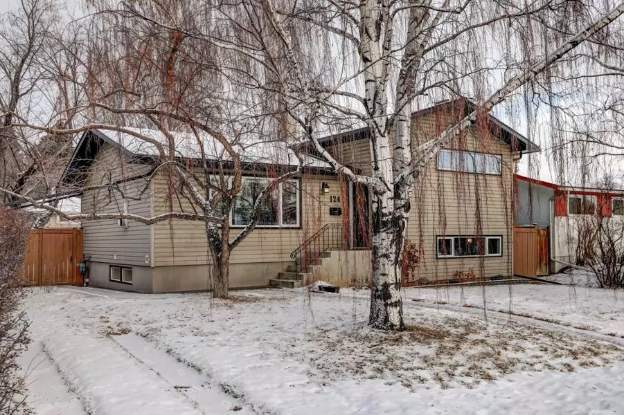 124 Haverhill RD Southwest, Calgary, AB T2V 3E3